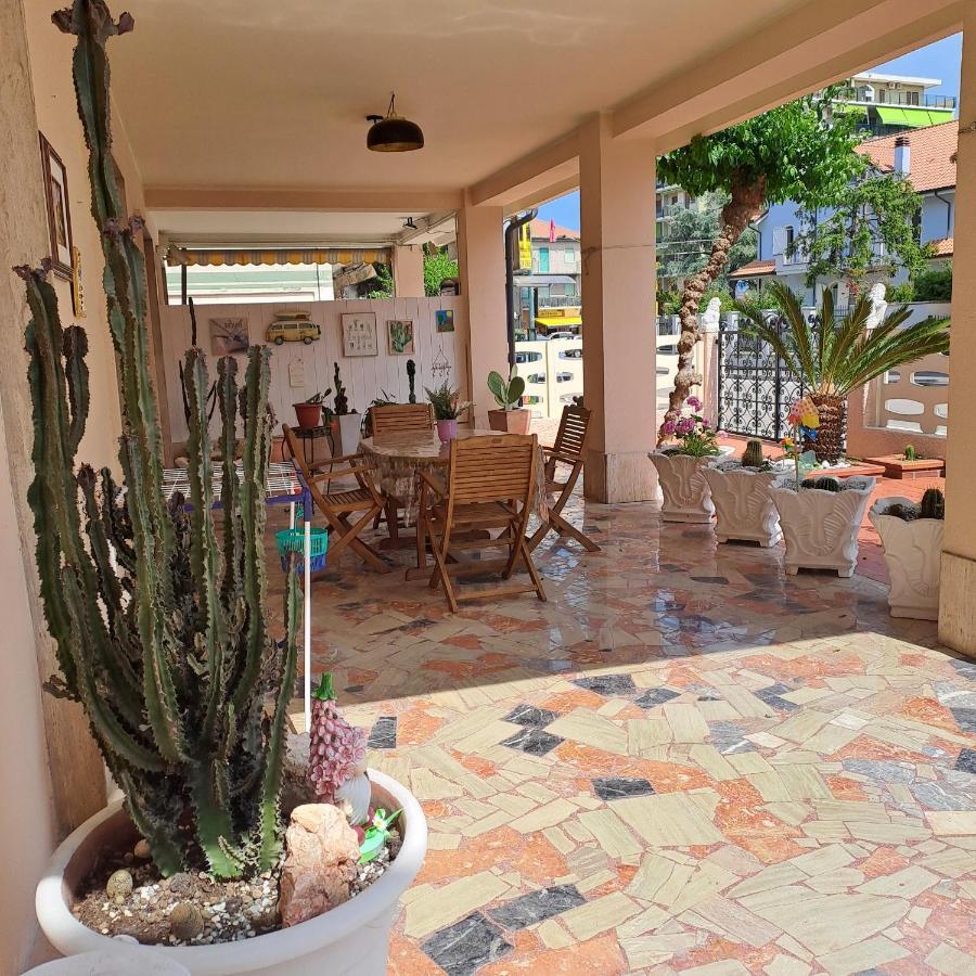 Bouganville Casa Vacanza Ambiente Climatizzato Con Wi Fi Pineto Exterior foto
