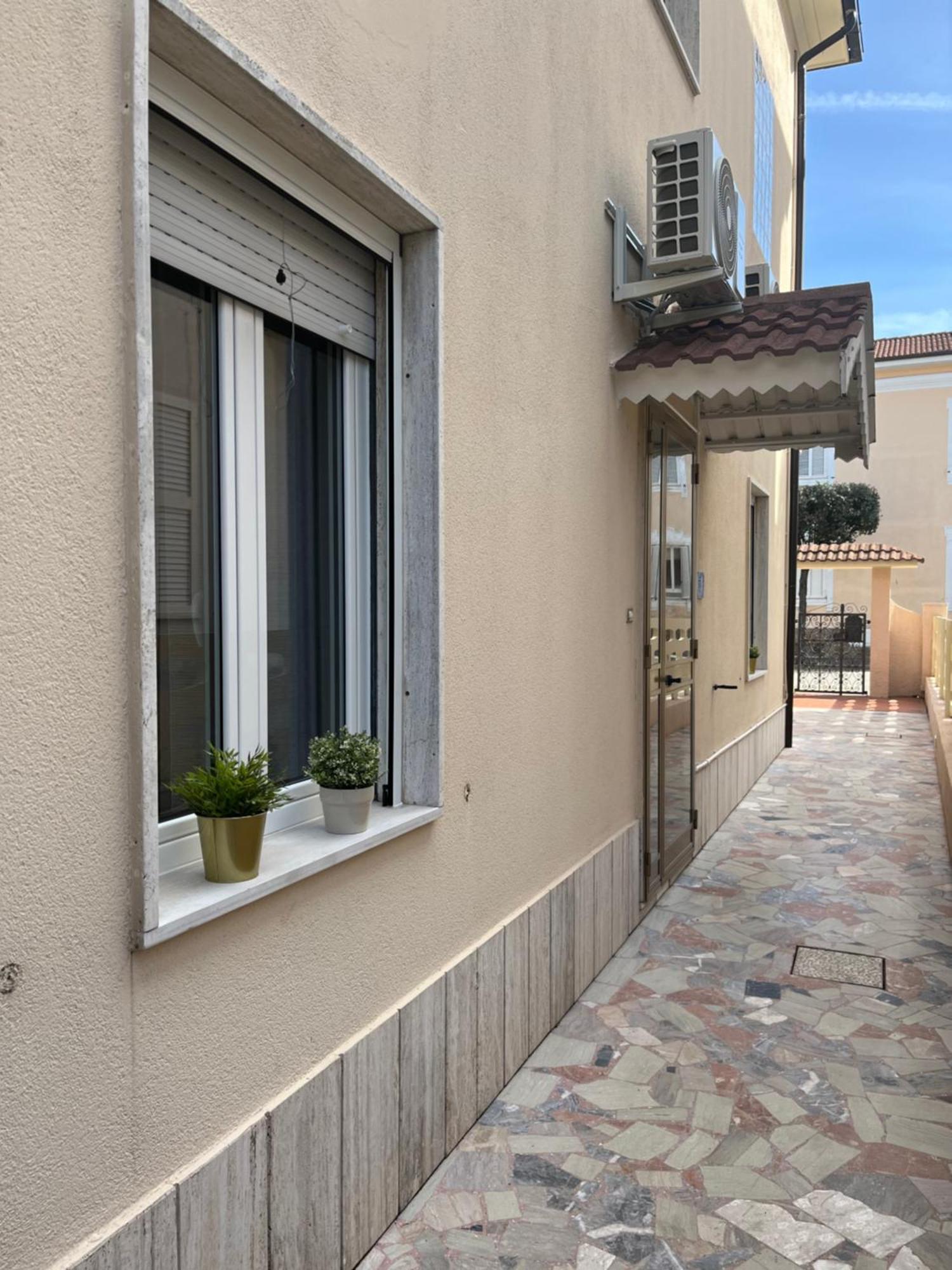 Bouganville Casa Vacanza Ambiente Climatizzato Con Wi Fi Pineto Exterior foto